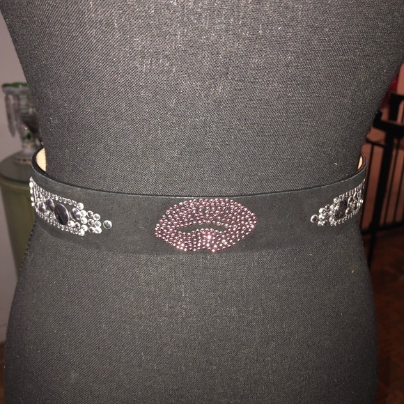 Betsey Johnson belt - Picture 2 of 3